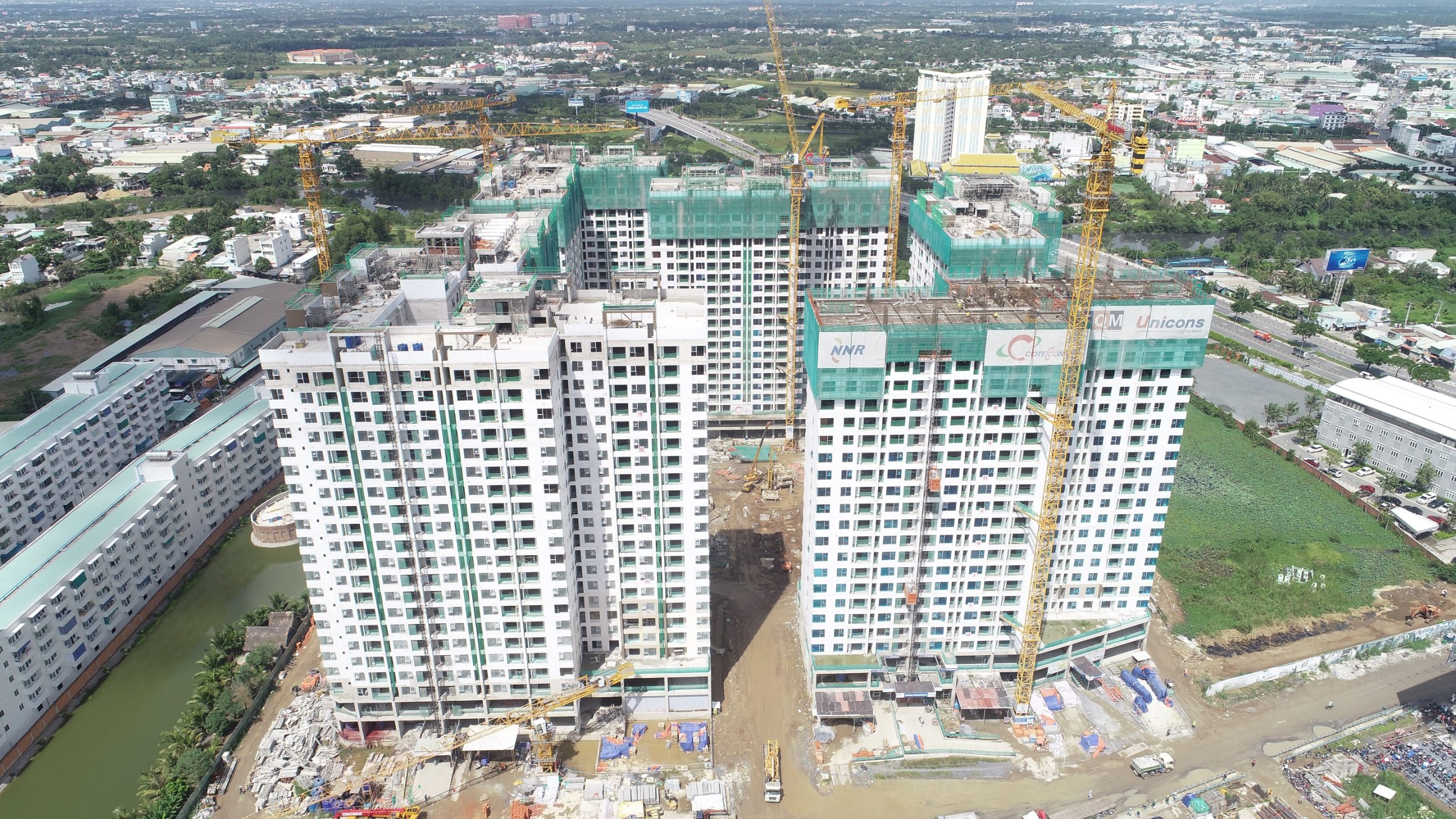 Akari City cất nóc giai đoạn một vượt tiến độ