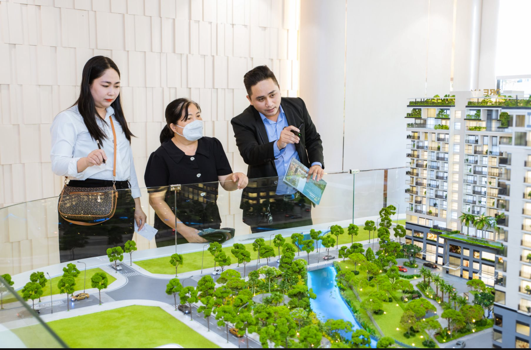 Là anh em một nhà nhưng chỗ dư giả nguồn cung nơi chờ mãi không có dự án ra thị trường 1 la anh em mot nha nhung cho du gia nguon cung noi cho mai khong co du an ra thi truong