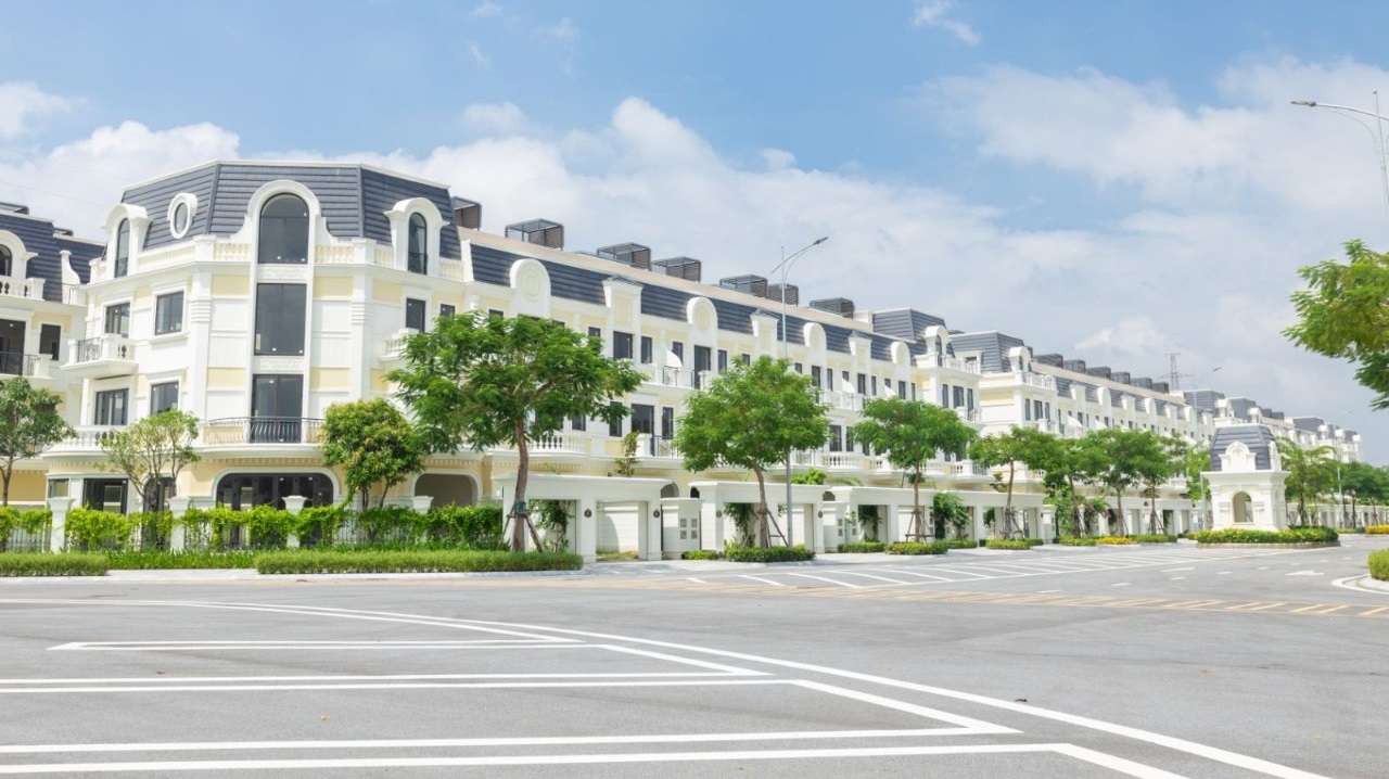 Nhà phố hàng chục tỷ đồng vẫn tăng giá đều
