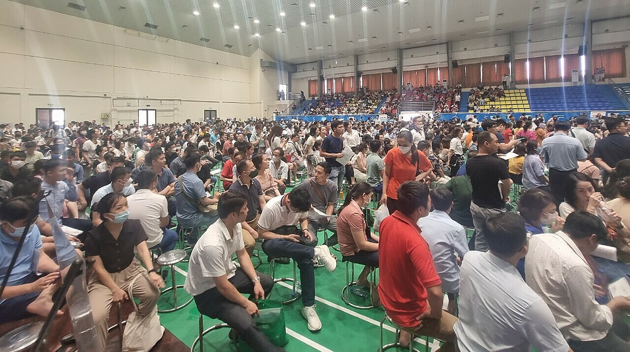 Sắp hết cảnh biển người xếp hàng chen chúc bốc thăm mua nhà ở xã hội 1 Sắp hết cảnh biển người xếp hàng chen chúc bốc thăm mua nhà ở xã hội