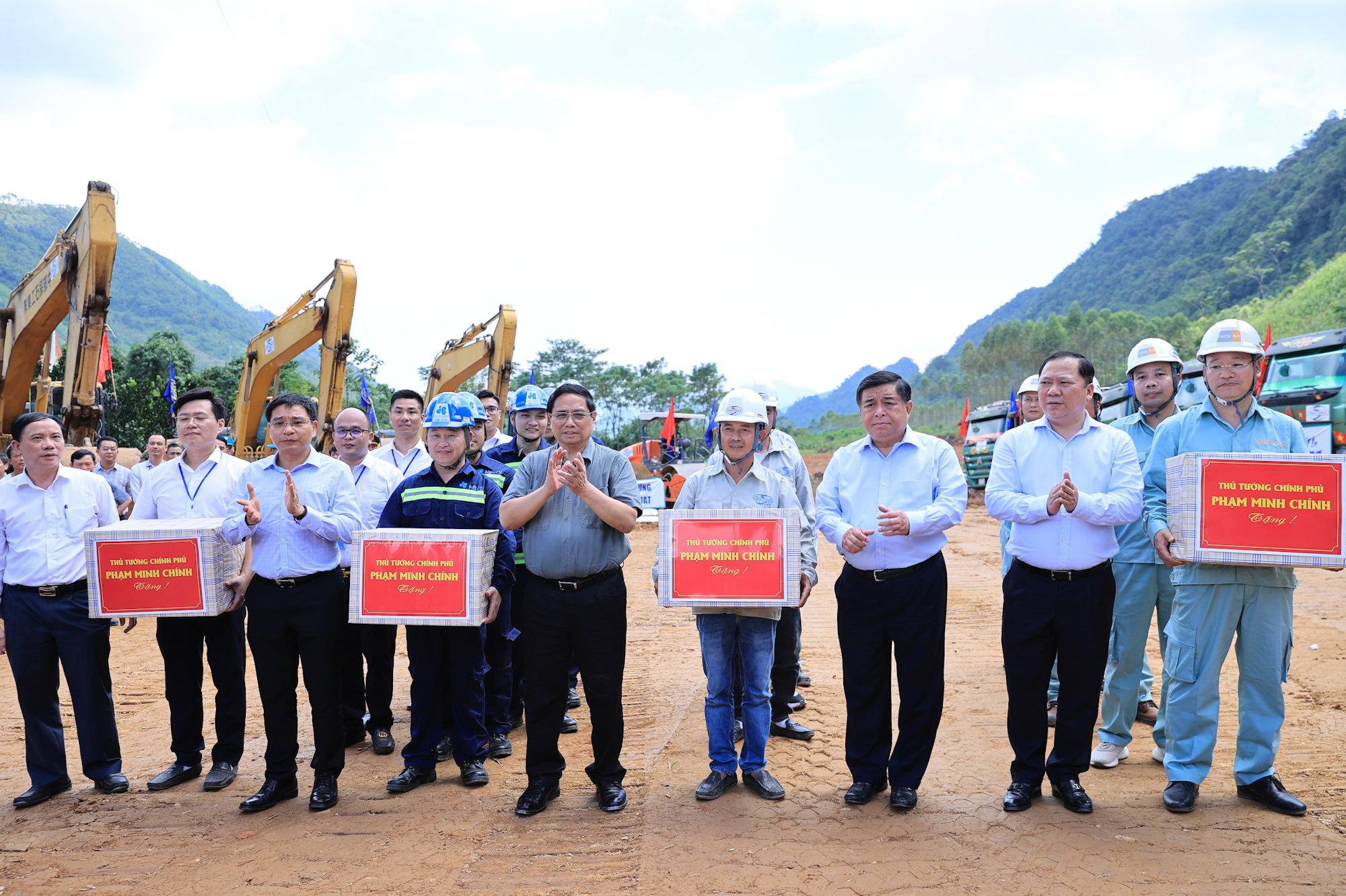 Khởi công tuyến cao tốc Hòa Bình - Mộc Châu 4 Khởi công tuyến cao tốc Hòa Bình - Mộc Châu