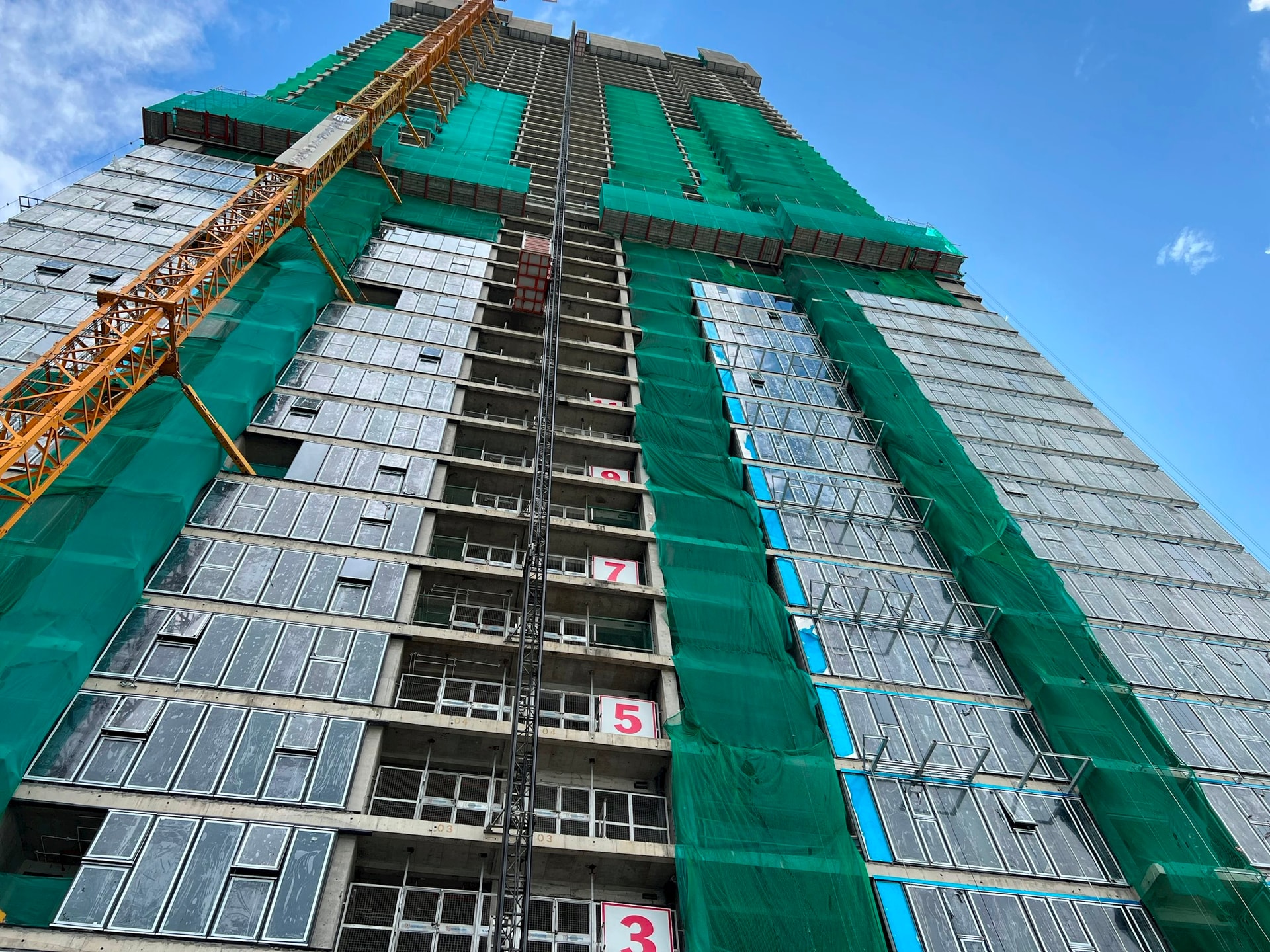 Loạt dự án chung cư ở TP.HCM có dấu hiệu tái khởi động lại, giá dự kiến tăng cao gấp 2-3 lần so với mức giá đã mở bán trước đây 1 Loạt dự án chung cư ở TP.HCM có dấu hiệu tái khởi động lại, giá dự kiến tăng cao gấp 2-3 lần so với mức giá đã mở bán trước đây