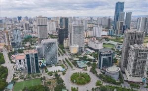 Giá nhà Hà Nội vốn đã cao, lại tăng chóng mặt, người dân muốn mua một căn hộ cần phải có mức thu nhập bao nhiêu?