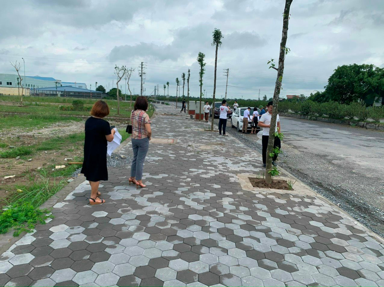Chủ đất liên tục quay xe ngừng bán, môi giới chạy đôn đáo tìm nguồn hàng đất nền cho khách đầu tư 1 Chủ đất liên tục quay xe ngừng bán, môi giới chạy đôn đáo tìm nguồn hàng đất nền cho khách đầu tư