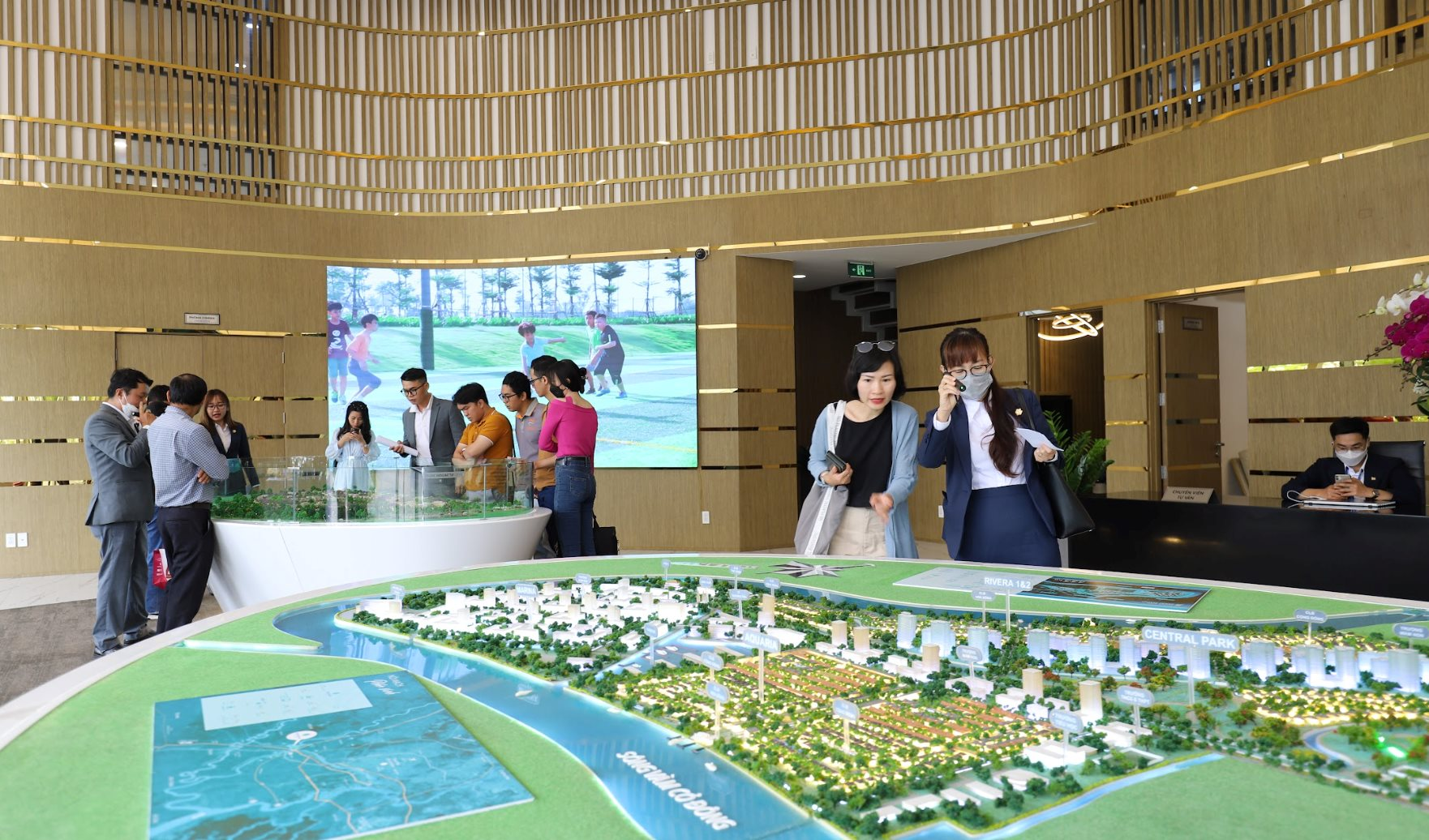 Liên tục lép vế về nguồn cung nhà liền thổ, lượng khách trung thành của Tp.HCM vào tay khu đô thị vệ tinh lân cận