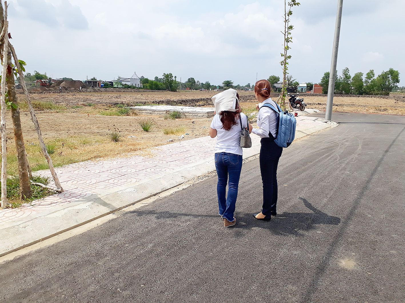 Sáng hỏi chiều chưa kịp trả giá lô đất nền đã vội vã ra đi