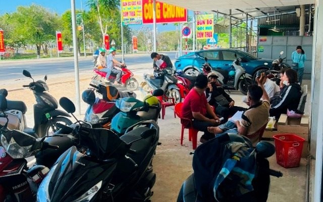 Giới đầu tư bất động sản tìm về vùng ven TP.HCM săn đất nền 1 Giới đầu tư bất động sản tìm về vùng ven TP.HCM săn đất nền