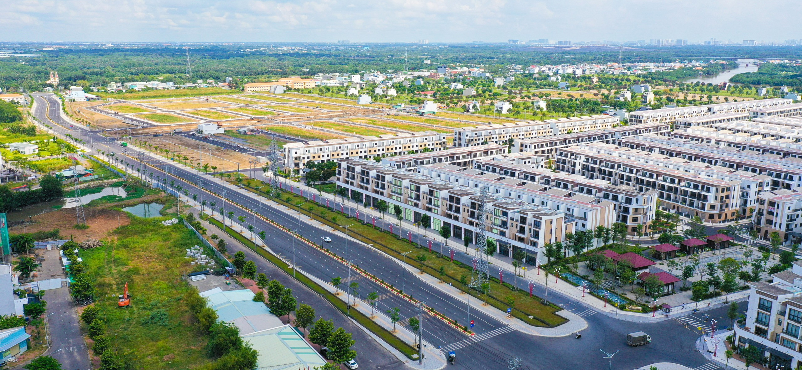 Khan hiếm nguồn cung, giới đầu tư địa ốc bắt đầu lùng sục đất nền cận kề Tp.HCM