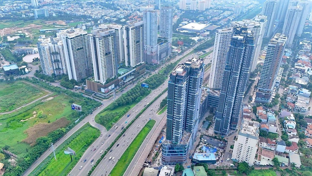 Giao dịch chung cư, nhà ở riêng lẻ tăng vọt, giá tăng tới 40% chỉ sau 1 năm